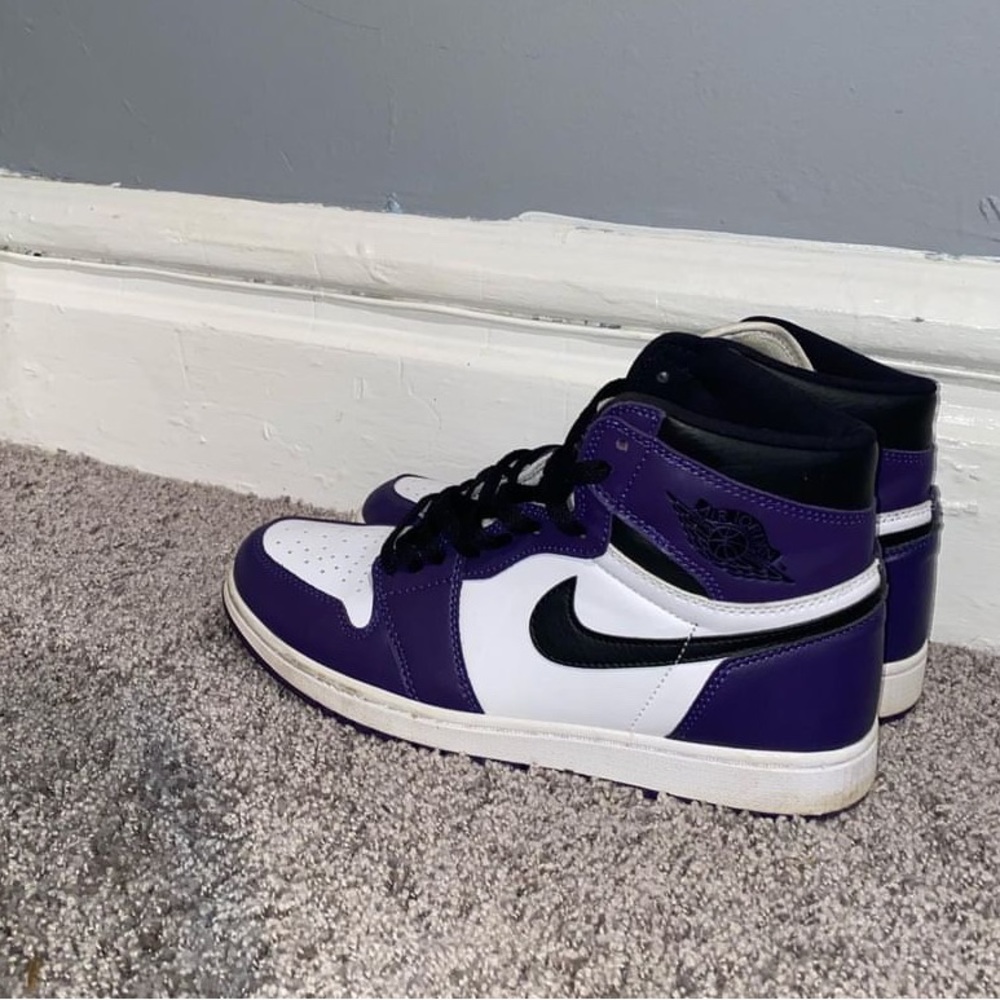 USED NOT BRAND NEW 🚨COULD USE A WIPE DOWN OTHER THEN THAT GREAT SNEAKERS 😈